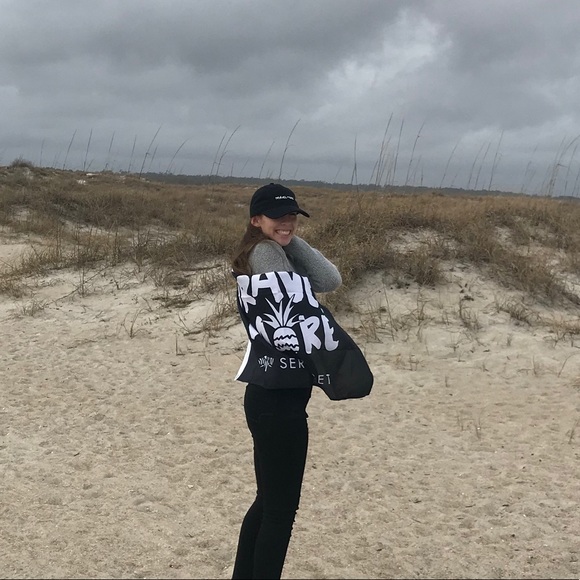 Meet your Posher, Cara - Picture 1 of 1